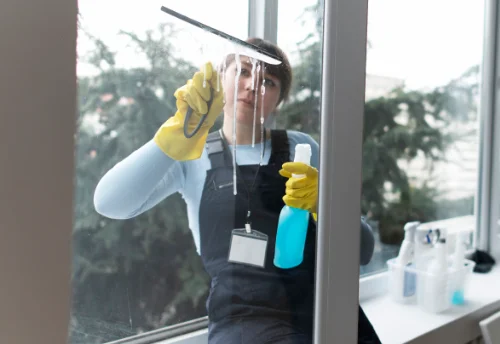 Nettoyage de vitres intérieures et extérieures au Drennec